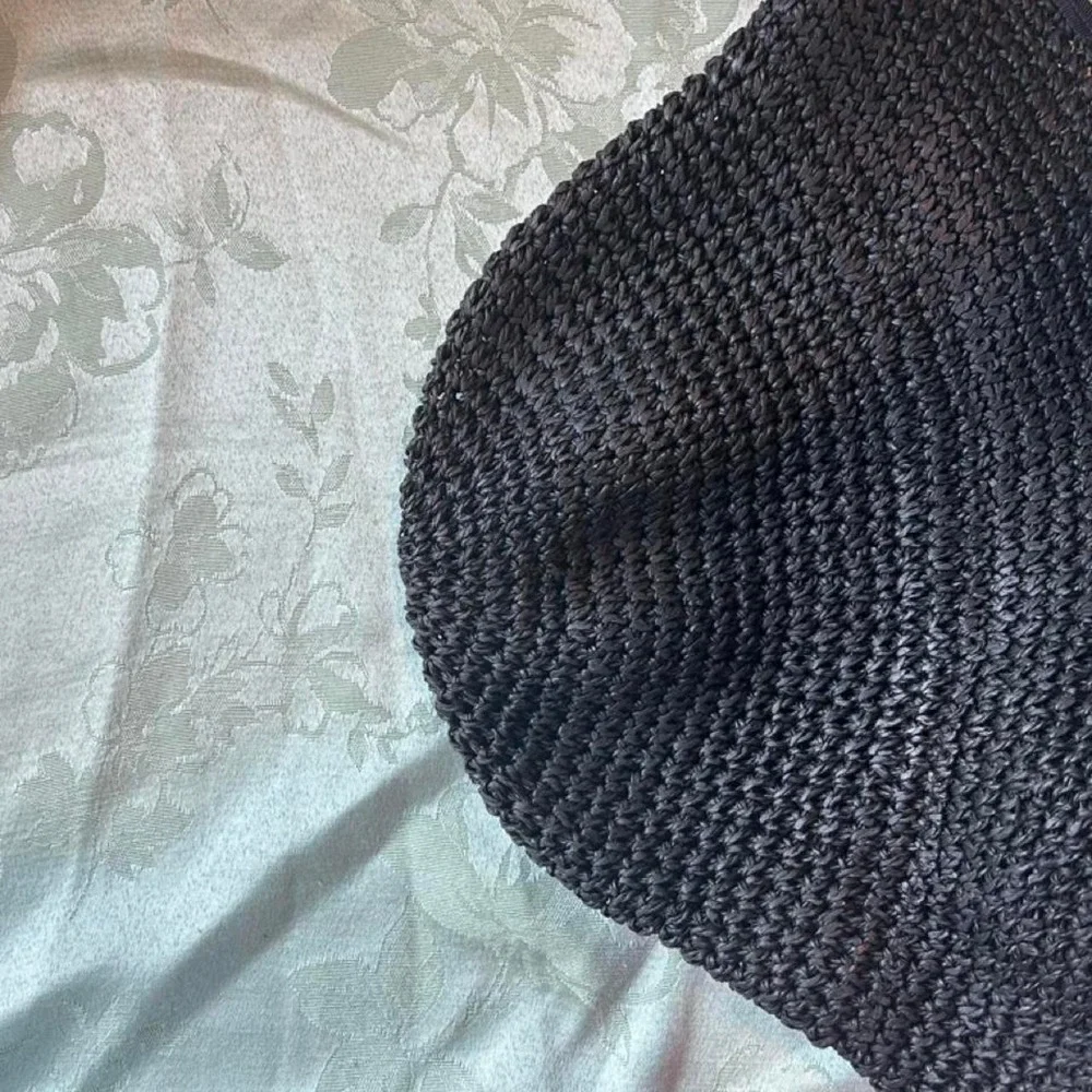 Black sun hat with pink flower detail